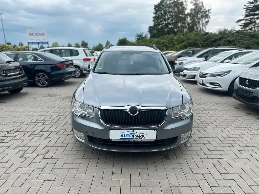 Gebraucht Skoda Superb 140 PS (102 kW) 2010 Platin grau metallic Kombi