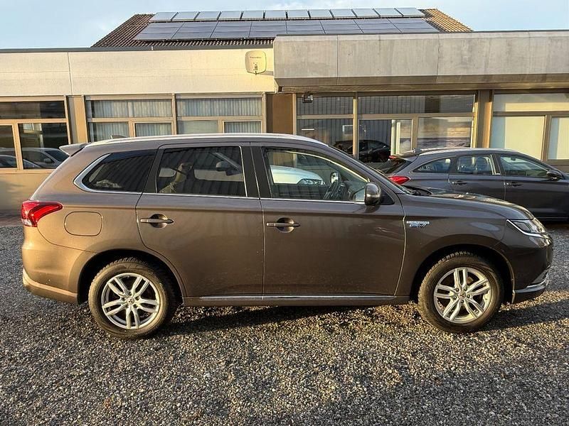 Gebraucht Mitsubishi Outlander P-HEV Plus 135 PS (99 kW) 2019 Braun SUV