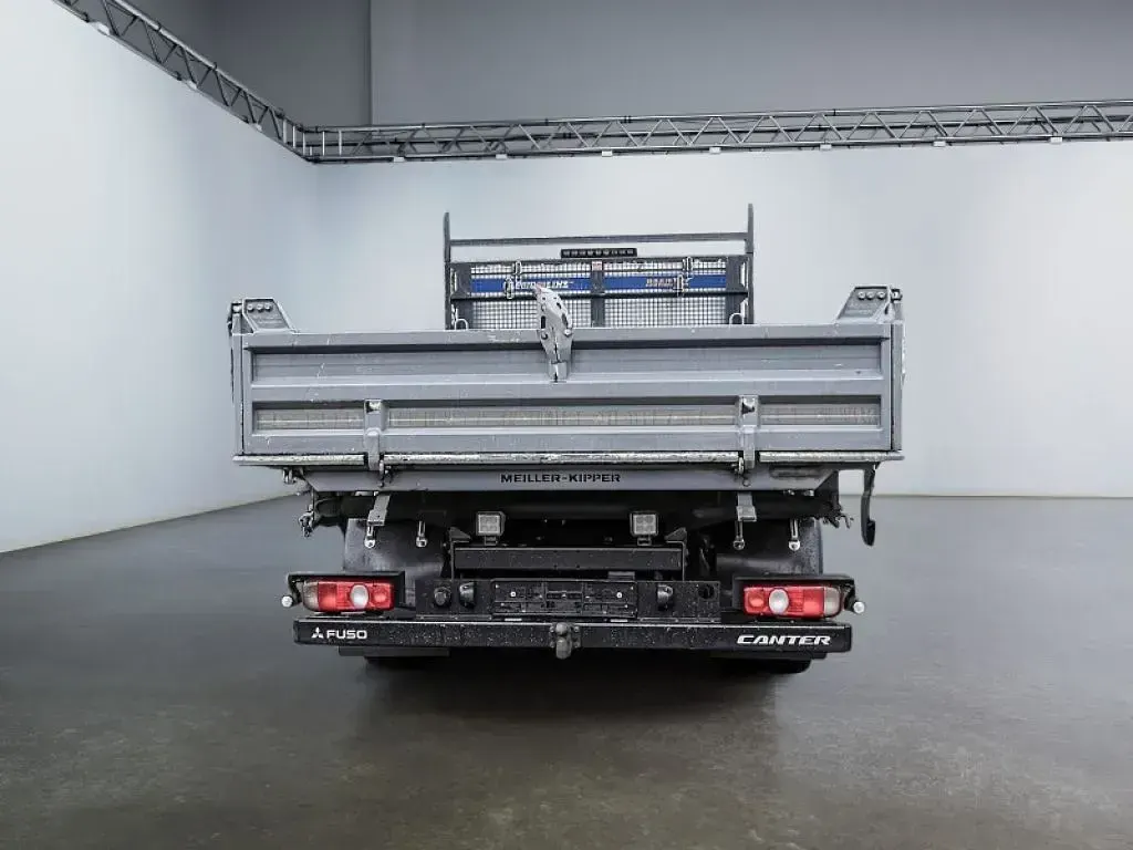 Gebraucht Mitsubishi Canter 175 PS (128 kW) 2021 Basaltgrau Van