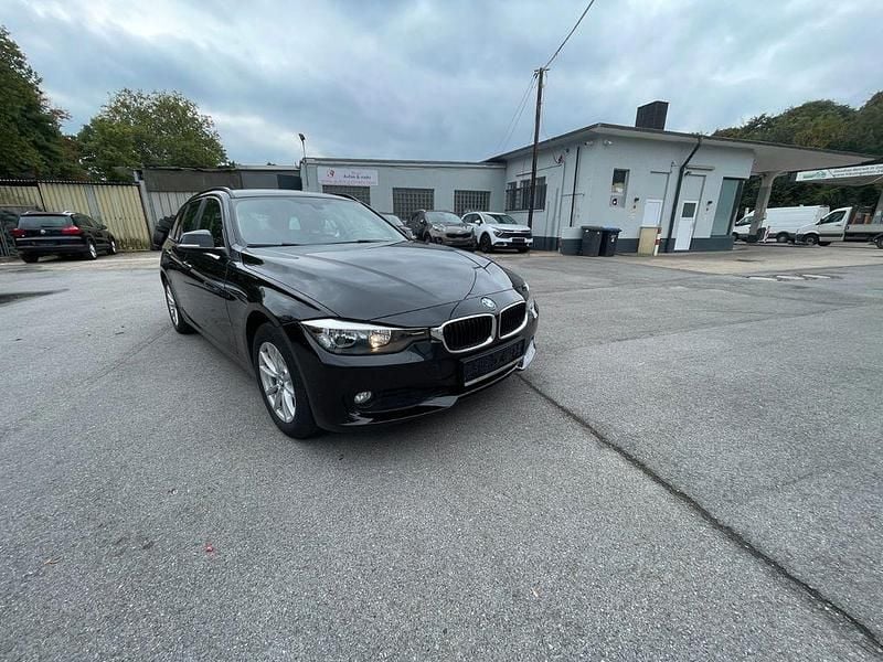 Schwarz Gebraucht 2015 BMW 316 Limousine | 12.490 € (Fairer Preis) - Bild 1/4