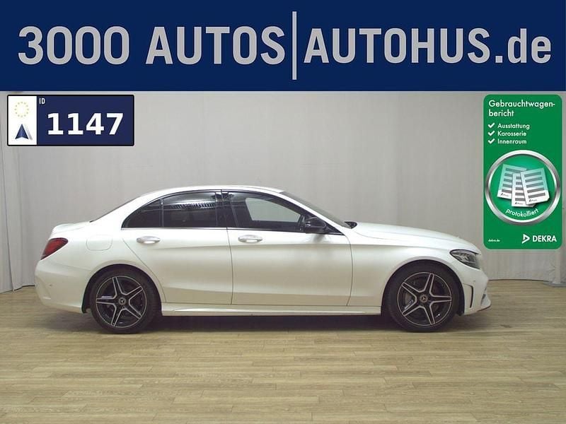 Polarweiss Gebraucht 2019 Mercedes C300 AMG line Limousine | 20.990 € (Fairer Preis) - Bild 1/4