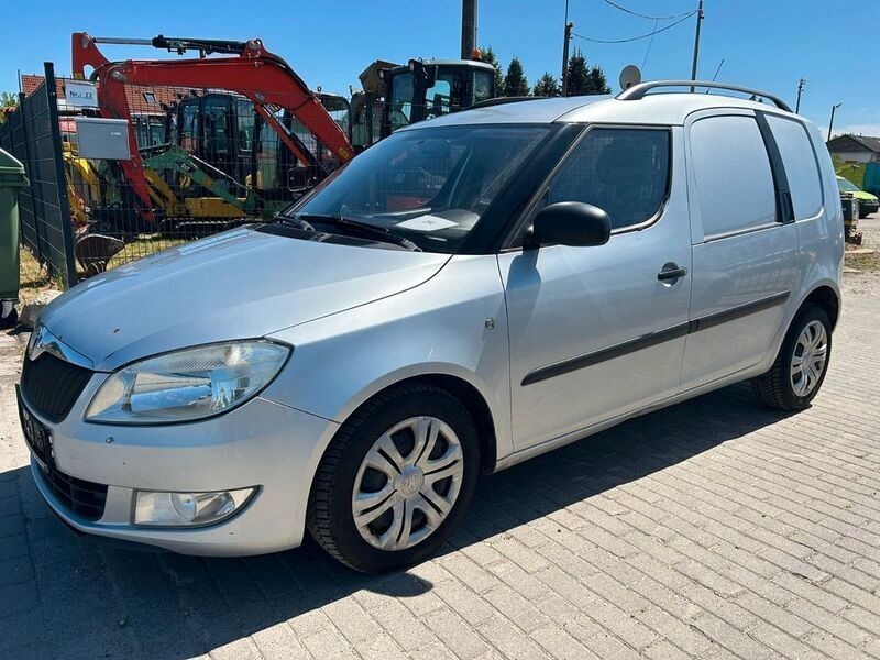 Silber Gebraucht 2010 Skoda Roomster Kombi | 2.190 € (Etwas zu teuer) - Bild 1/4