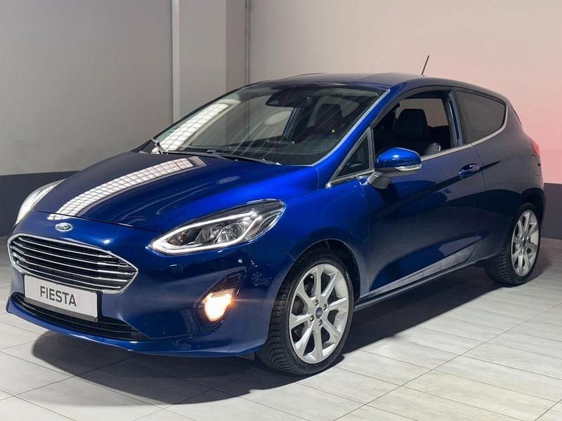Blau Gebraucht 2017 Ford Fiesta Titanium Kleinwagen | 9.870 € (Fairer Preis) - Bild 1/4