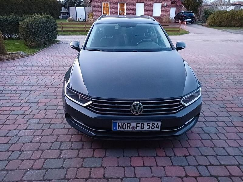 Gebraucht VW Passat Comfortline 150 PS (110 kW) 2018 Grau Kombi