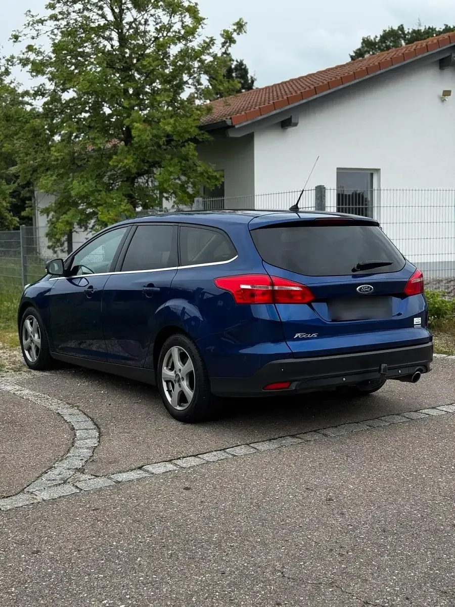Gebraucht Ford Focus 182 PS (133 kW) 2015 Blau Kombi