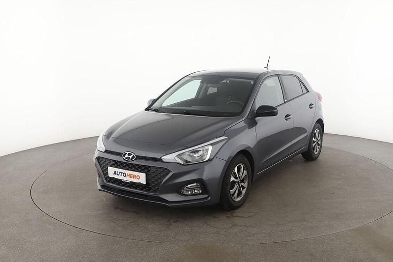 Grau Gebraucht 2019 Hyundai i20 YES! Limousine | 11.370 € (Fairer Preis) - Bild 1/3