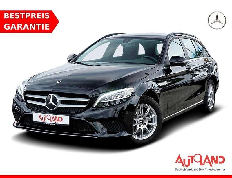 Schwarz metallic Gebraucht 2020 Mercedes C160 Business Coupé | 26.950 € - Bild 1/4