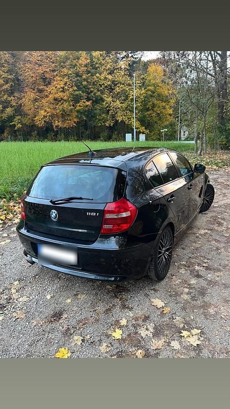 Gebraucht BMW 118 143 PS (105 kW) 2010 Schwarz Kleinwagen