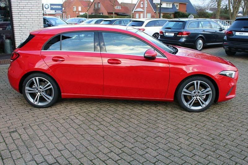 Gebraucht Mercedes A200 Style 163 PS (119 kW) 2021 Rot Limousine