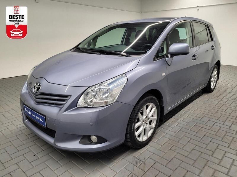 Blau (blaumet.) Gebraucht 2012 Toyota Verso Travel Van / Kleinbus | 10.480 € (Etwas zu teuer) - Bild 1/4