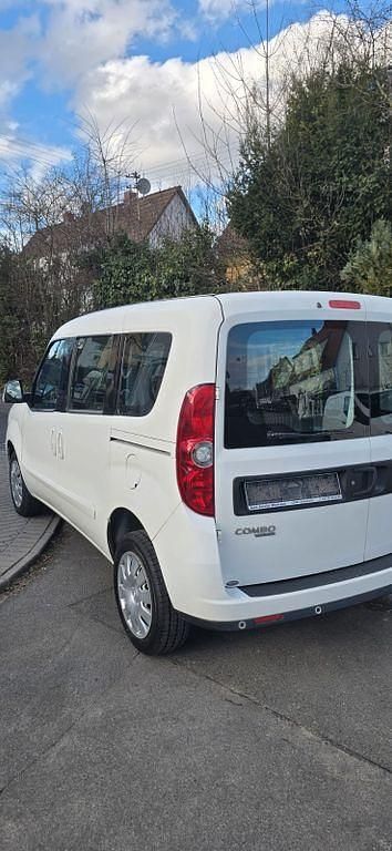 Gebraucht Opel Combo Edition 120 PS (88 kW) 2017 Weiß Van / Kleinbus