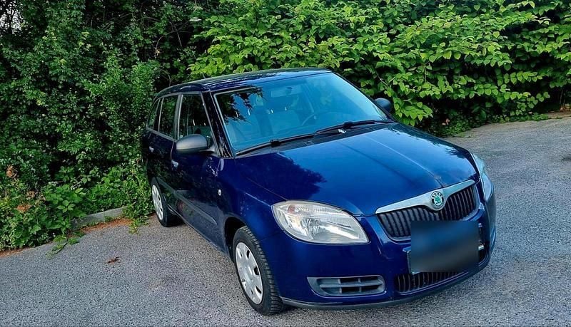Blau Gebraucht 2010 Skoda Fabia Kleinwagen | 600 € (Guter Preis) - Bild 1/4