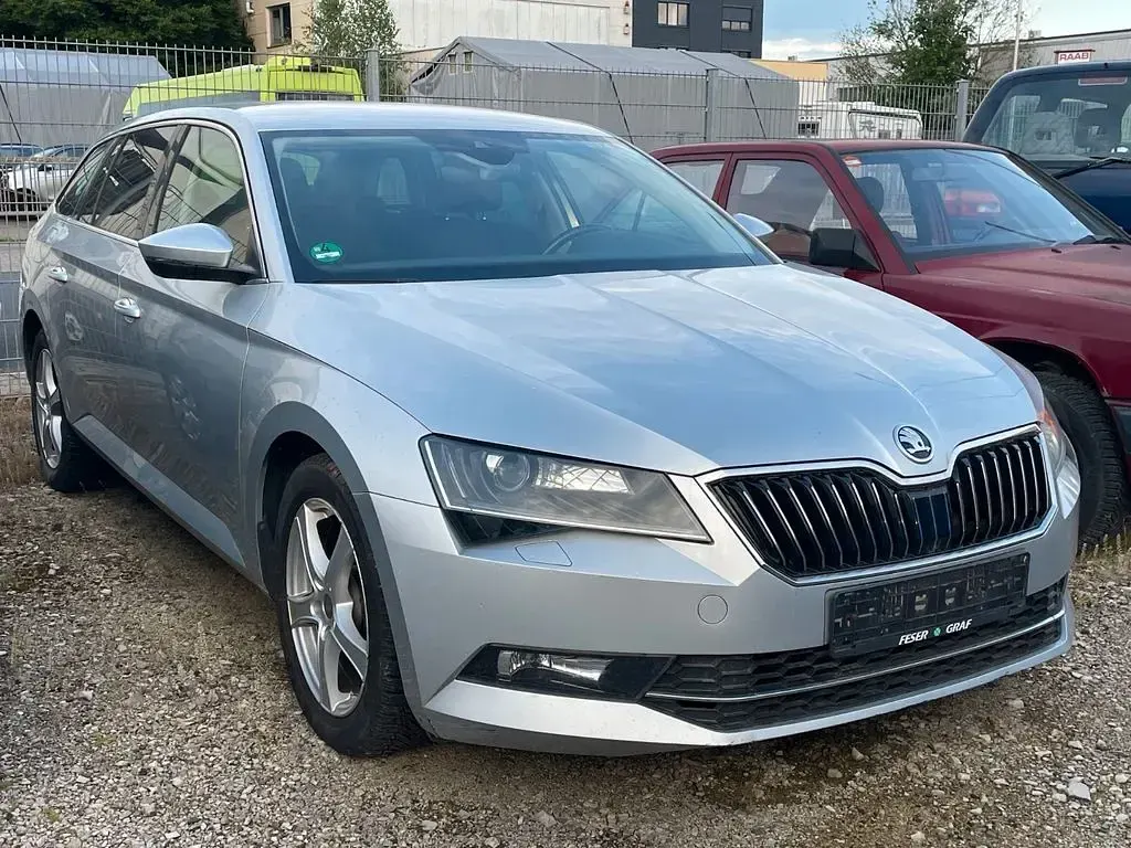 Gebraucht Skoda Superb Style 190 PS (139 kW) 2017 Silber Limousine