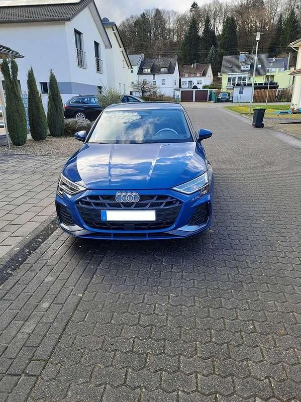 Gebraucht Audi A3 S-Line 116 PS (85 kW) 2025 Blau Limousine
