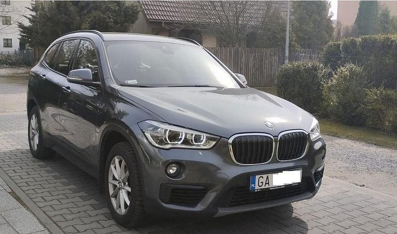 Grau Gebraucht 2019 BMW X1 Advantage SUV | 18.600 € (Guter Preis) - Bild 1/4