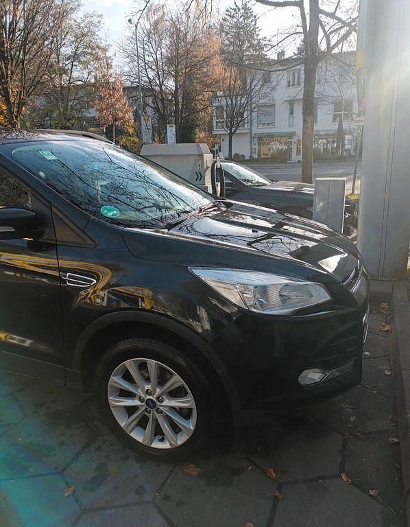 Gebraucht Ford Kuga SYNC Edition 182 PS (133 kW) 2015 Schwarz SUV
