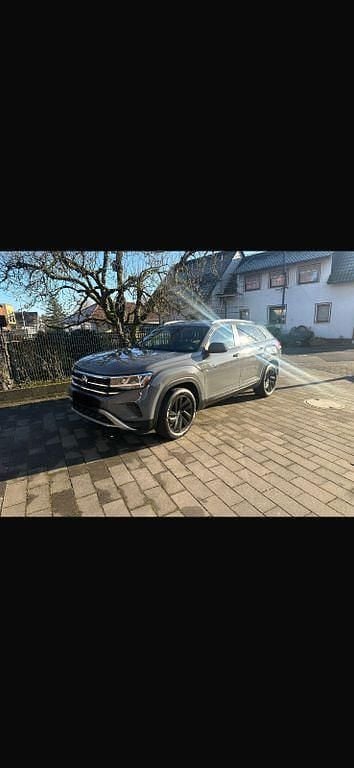 Grau Gebraucht 2021 VW Atlas Cross Sport Sport SUV | 33.400 € - Bild 1/4