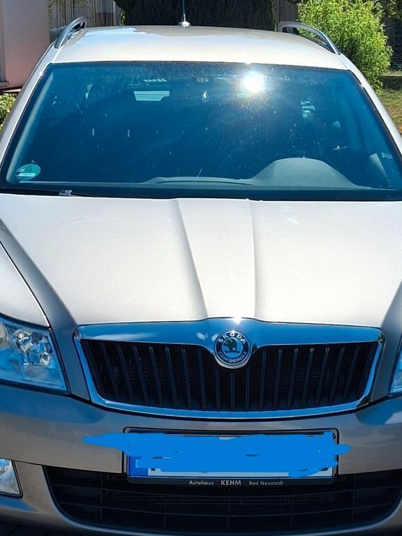 Beige Gebraucht 2013 Skoda Octavia Best of Kombi | 4.430 € (Fairer Preis) - Bild 1/4