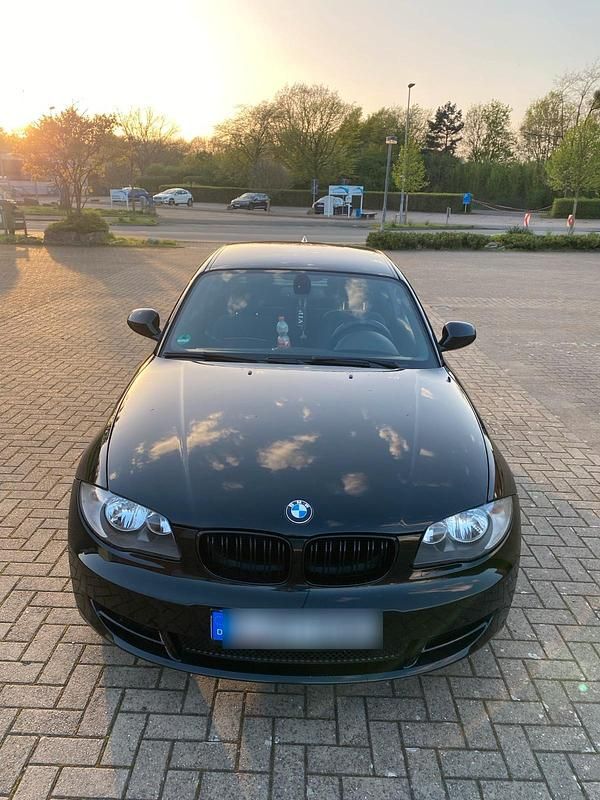 Schwarz Gebraucht 2010 BMW 118 Coupé Coupé | 6.300 € (Fairer Preis) - Bild 1/4