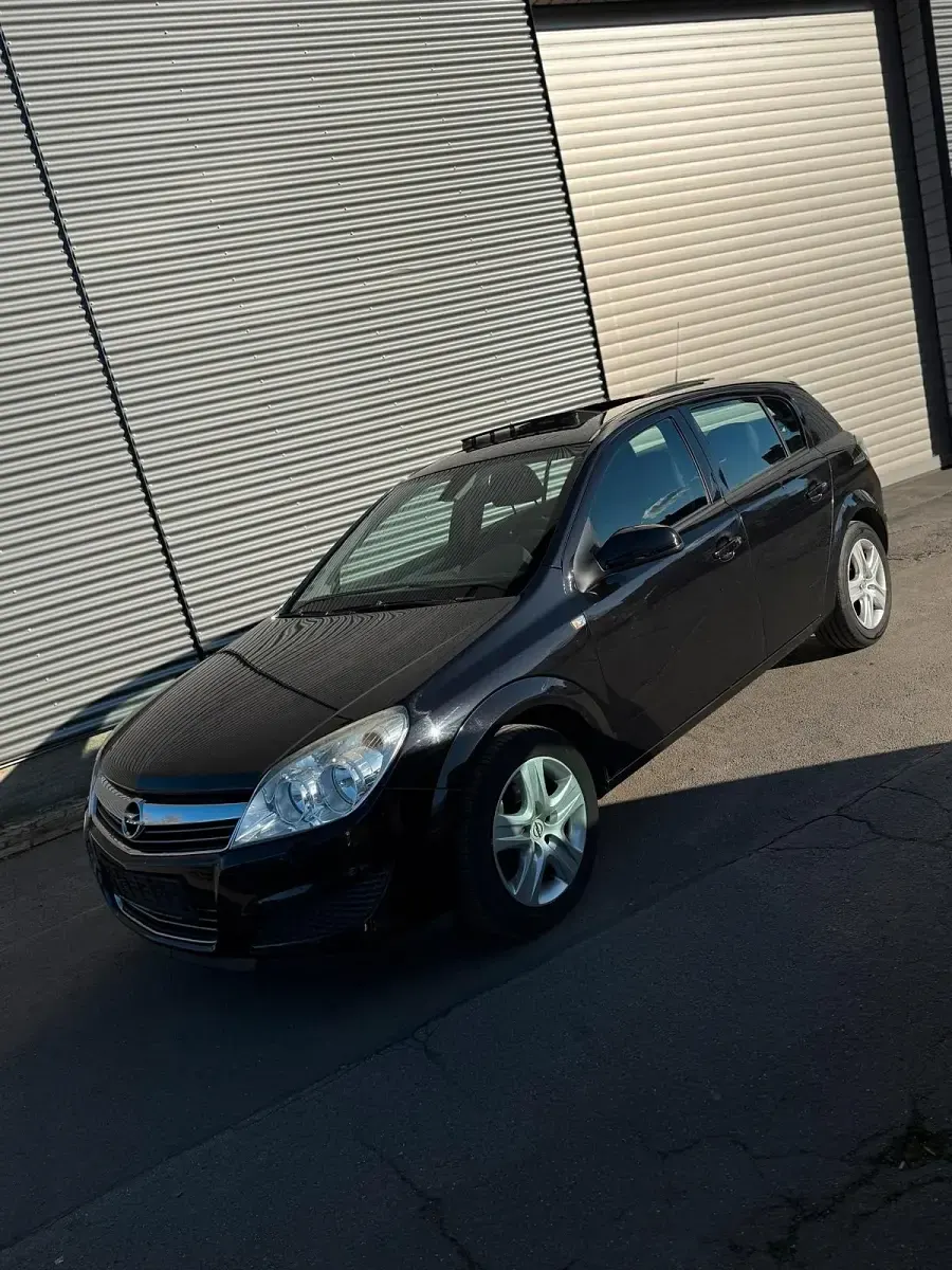 Gebraucht Opel Astra Edition 90 PS (66 kW) 2009 Schwarz Limousine
