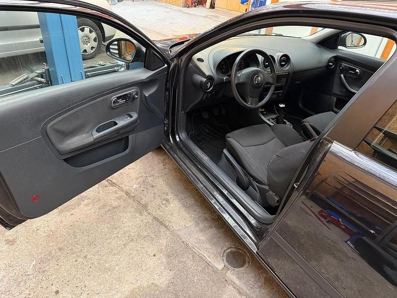 Second-hand Seat Ibiza Reference 75 CP (55 kW) 2005 Negru Hatchback