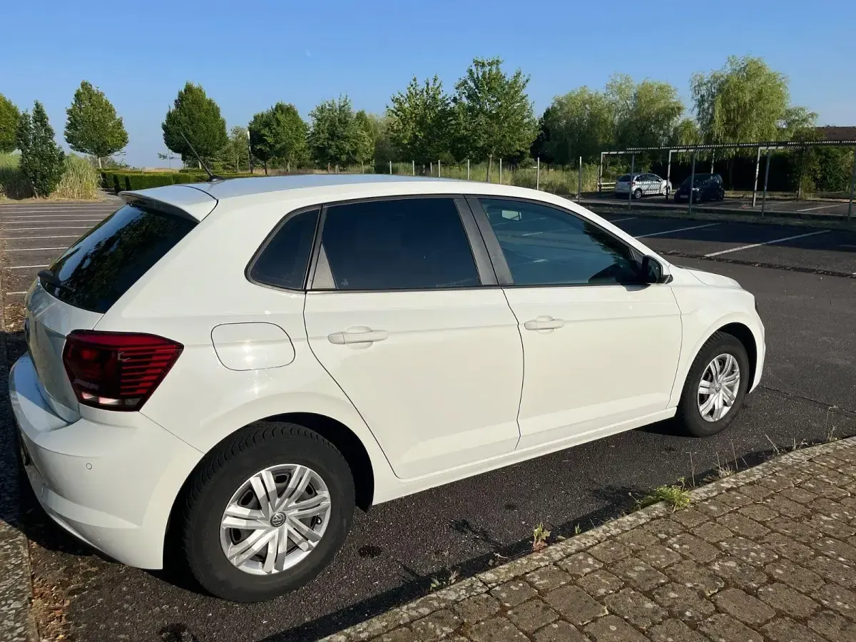 Gebraucht VW Polo Trendline 80 PS (58 kW) 2019 Weiß Kleinwagen