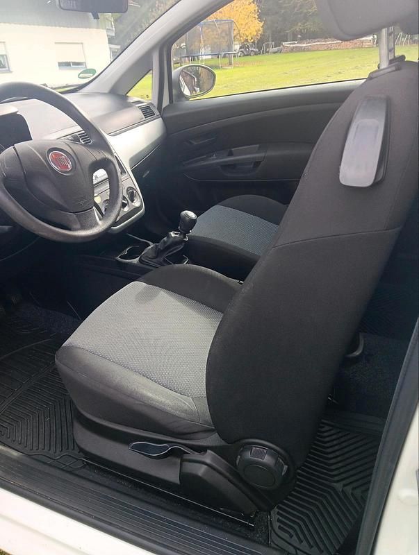 Weiß Gebraucht 2012 Fiat Punto Kleinwagen | 2.950 € (Etwas zu teuer) - Bild 1/4