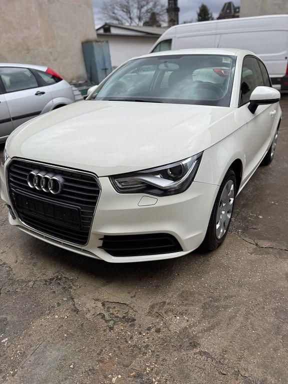 Gebraucht Audi A1 86 PS (63 kW) 2010 Weiß Kleinwagen