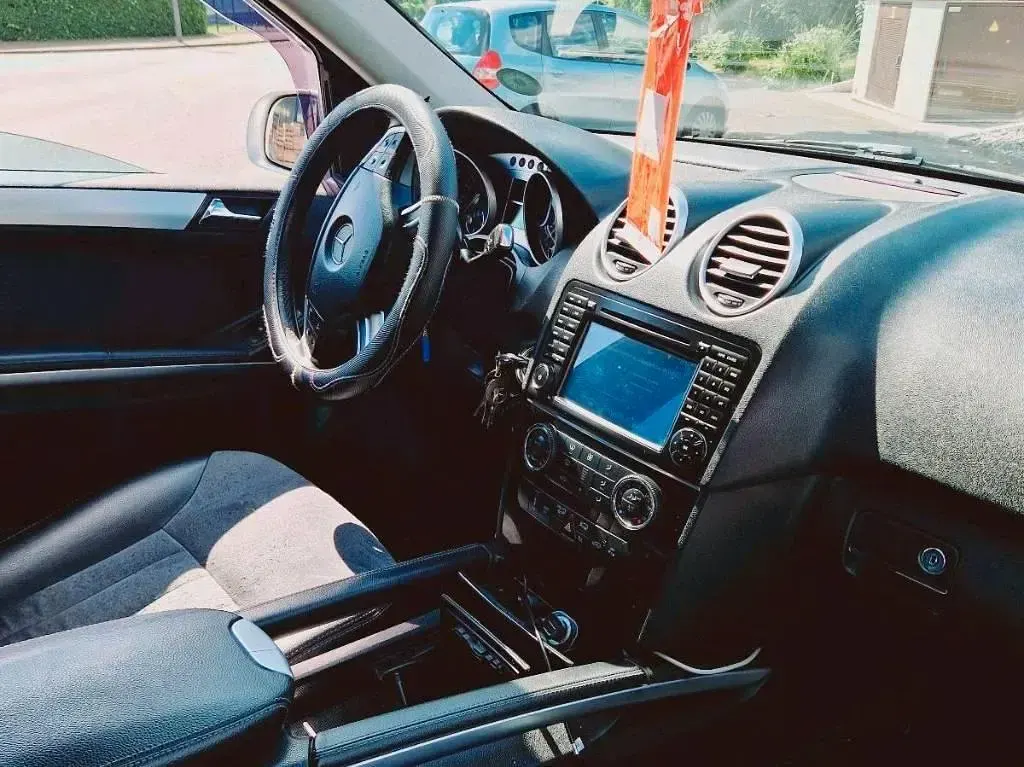 Gebraucht Mercedes ML320 224 PS (164 kW) 2007 Silber SUV