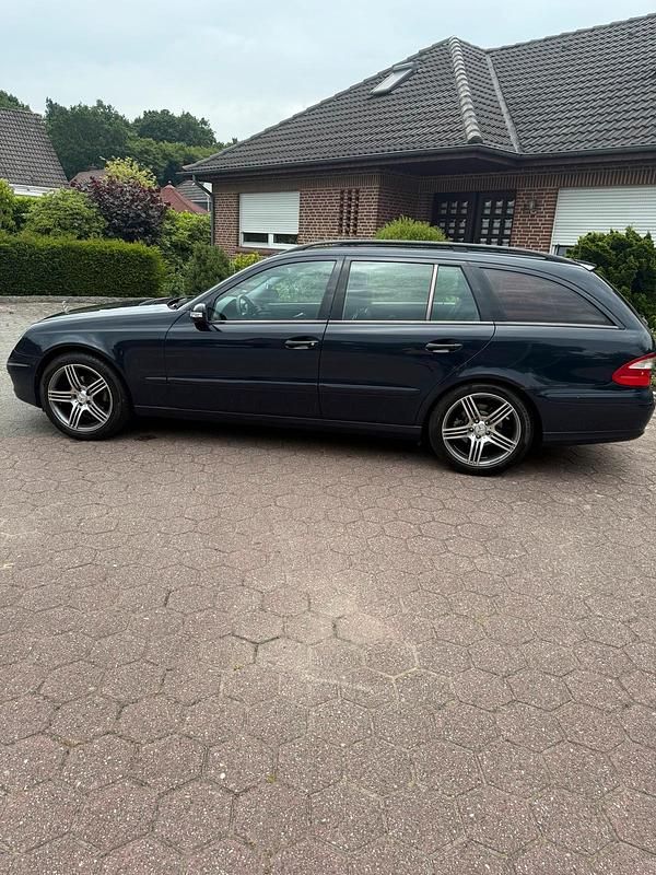 Gebraucht Mercedes E220 Classic 150 PS (110 kW) 2004 Blau Kombi