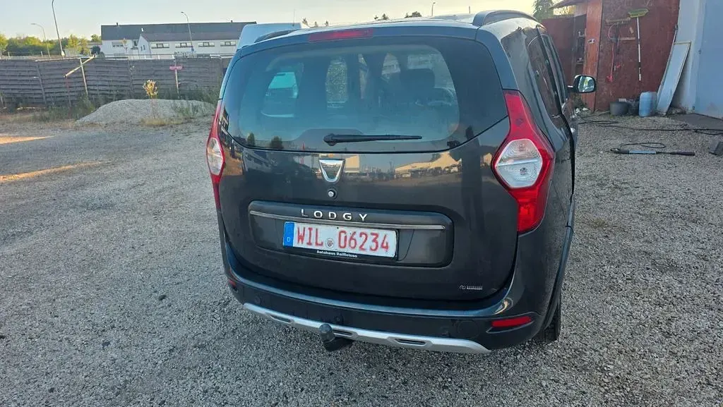 Gebraucht Dacia Lodgy Basis 83 PS (61 kW) 2020 Grau Van / Kleinbus