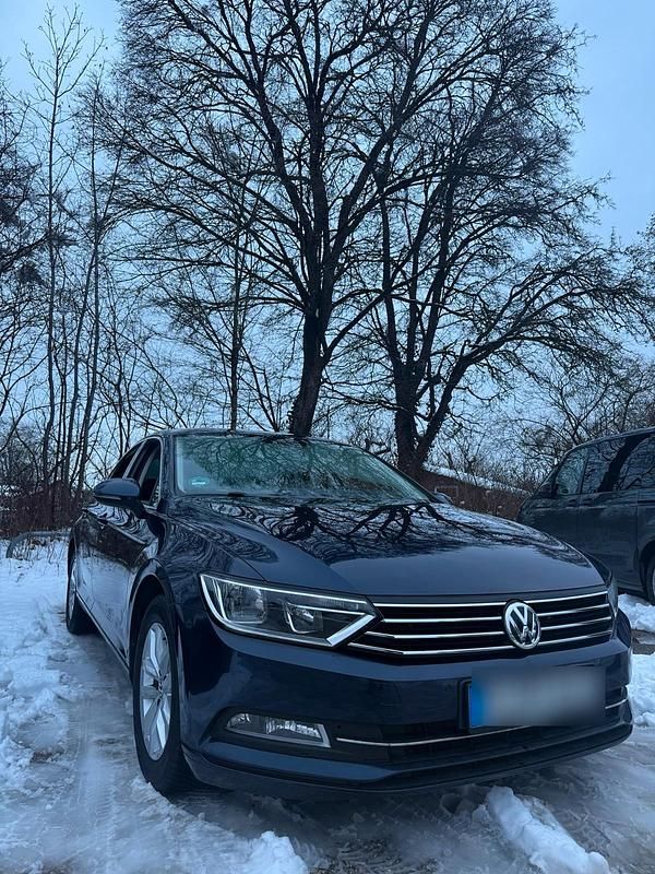 Gebraucht VW Passat Comfortline 150 PS (110 kW) 2016 Blau Limousine