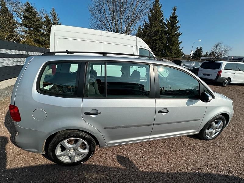 Gebraucht VW Touran 140 PS (102 kW) 2011 Silber Van / Kleinbus