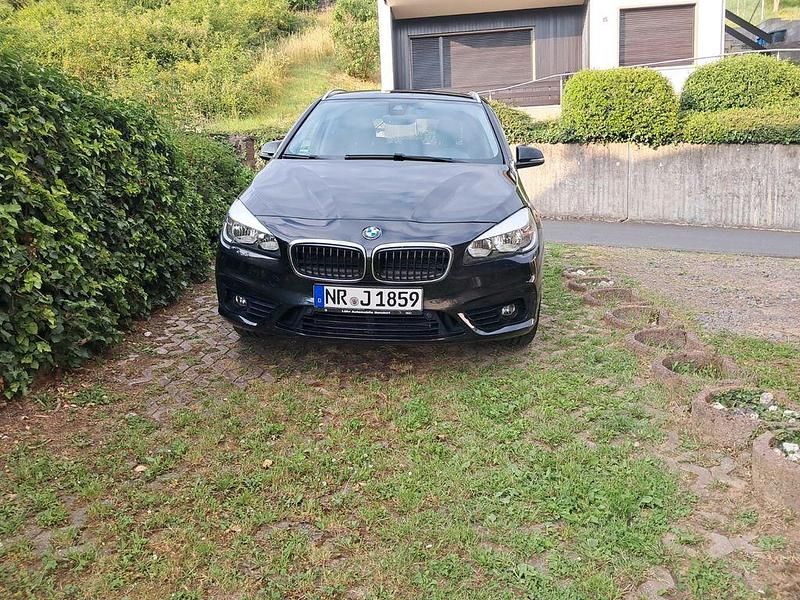 Gebraucht BMW 218 Active Tourer Sport Line 150 PS (110 kW) 2017 Schwarz Van / Kleinbus