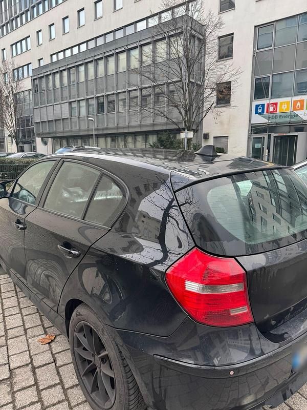 Gebraucht BMW 120 177 PS (130 kW) 2011 Schwarz Kleinwagen