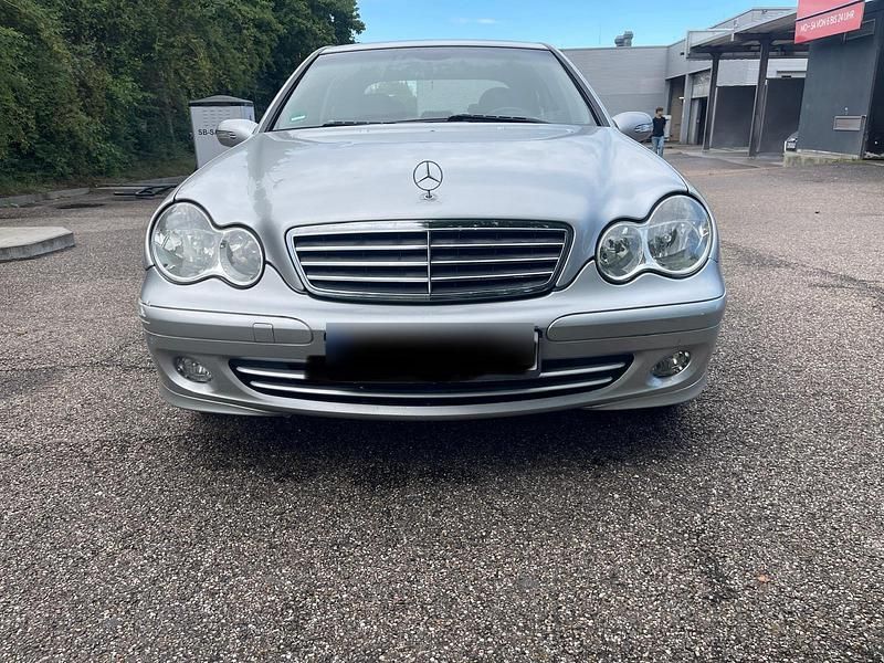 Grau Gebraucht 2004 Mercedes C200 Limousine | 2.900 € (Guter Preis) - Bild 1/4
