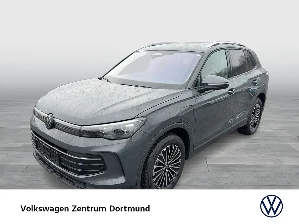 Gebraucht VW Tiguan Life 204 PS (150 kW) 2025 Delfingrau metallic SUV