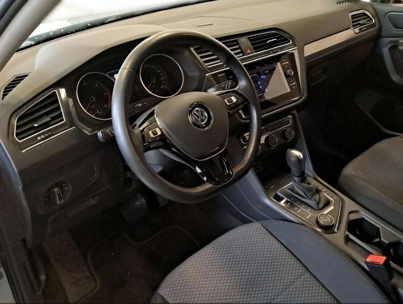 Grau Gebraucht 2021 VW Tiguan Allspace SUV | 31.246 € - Bild 1/2