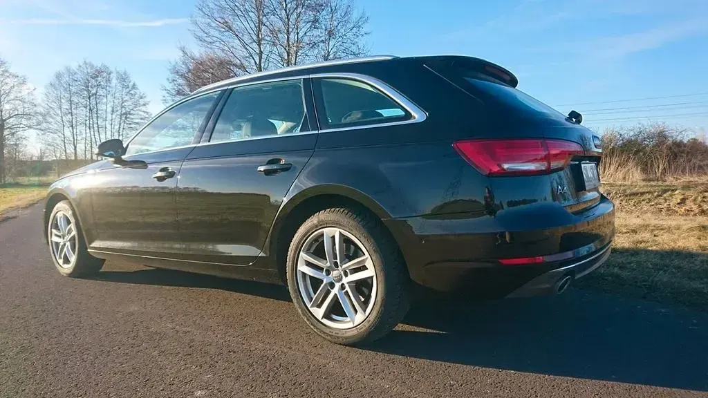 Second-hand Audi A4 Sport 150 CP (110 kW) 2017 Negru Break