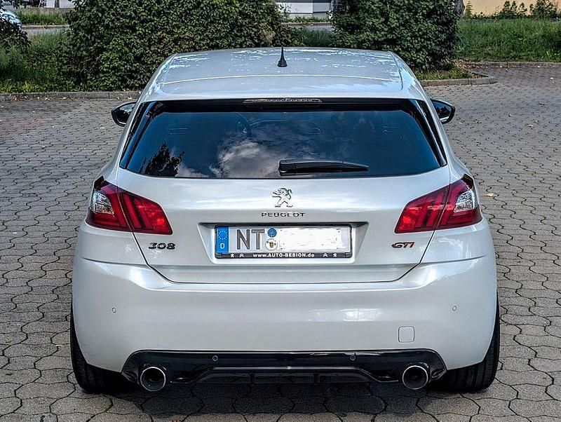 Gebraucht Peugeot 308 GTi by Peugeot Sport 272 PS (200 kW) 2017 Weiß Limousine