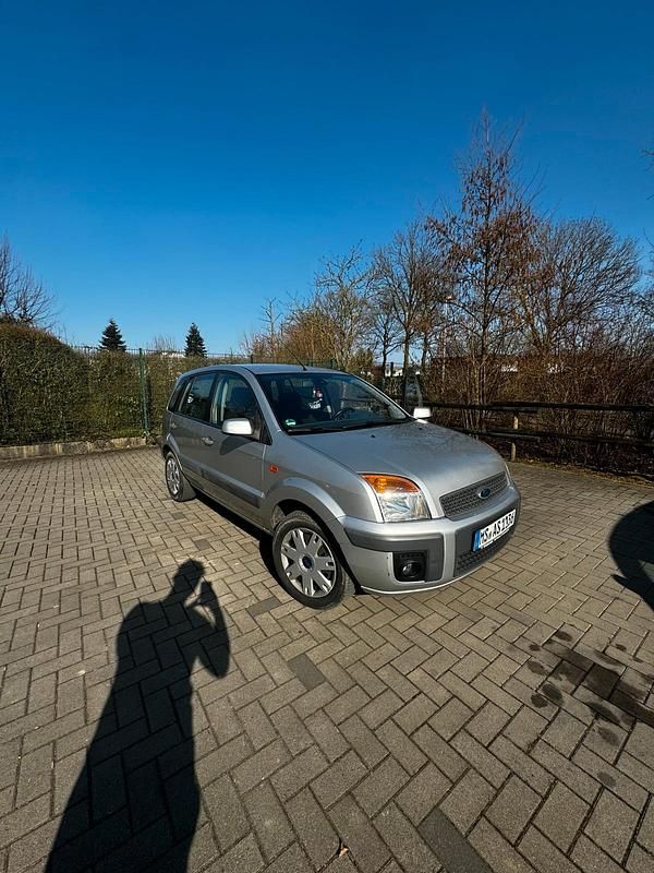 Silber Gebraucht 2007 Ford Fusion Kleinwagen | 1.300 € (Fairer Preis) - Bild 1/4