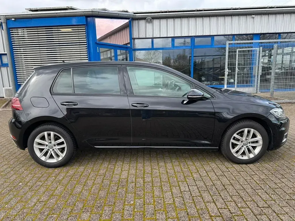 Second-hand VW Golf VII 116 CP (85 kW) 2018 Negru Berlinǎ