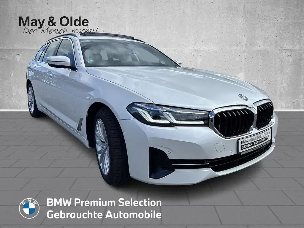 Gebraucht BMW 520 190 PS (139 kW) 2024 Mineralweiss metallic Kombi