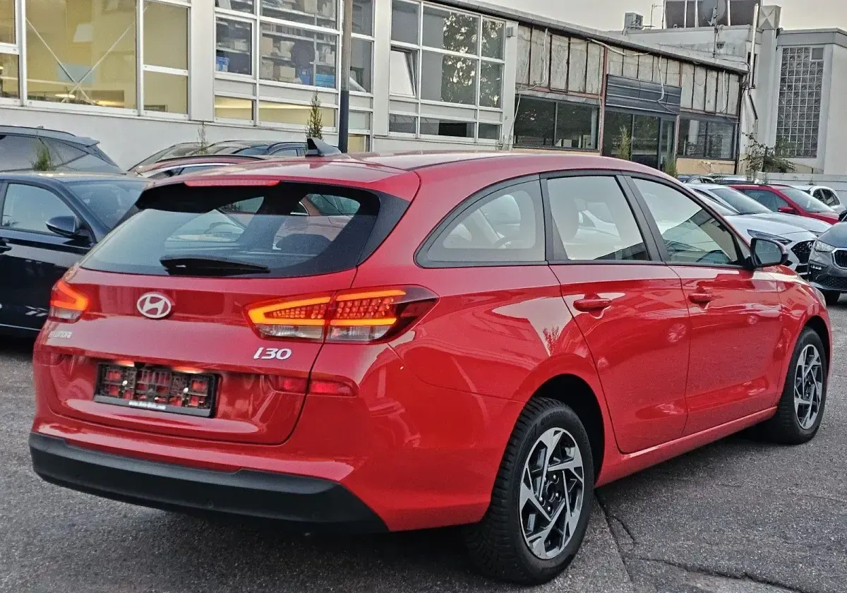 Gebraucht Hyundai i30 101 PS (74 kW) 2024 Rot Kombi