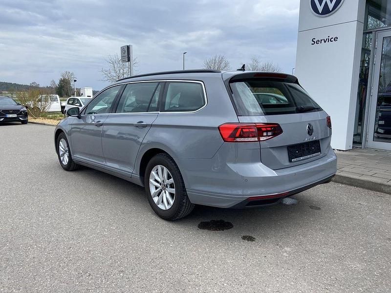 Gebraucht VW Passat Business 150 PS (110 kW) 2023 Grau Kombi