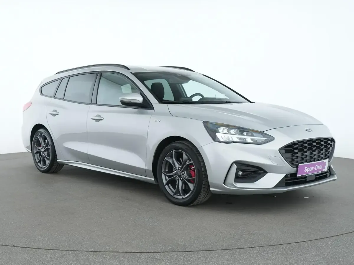 Gebraucht Ford Focus ST-Line 125 PS (91 kW) 2021 Polar silber Limousine