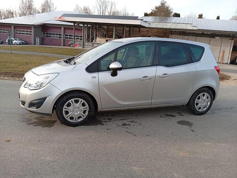 Gebraucht Opel Meriva 101 PS (74 kW) 2011 Silber Van / Kleinbus