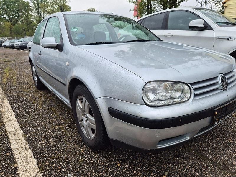 Second-hand VW Golf IV 116 CP (85 kW) 2001 Gri Berlinǎ