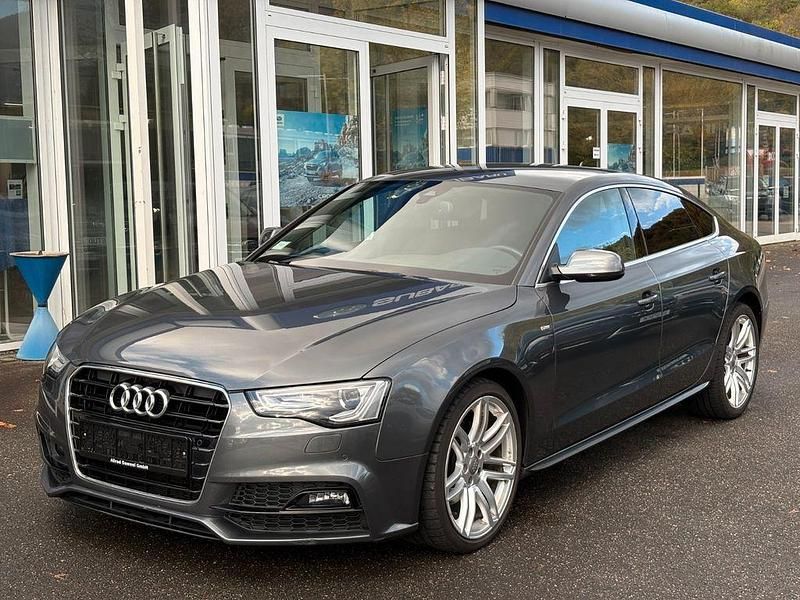 Grau Gebraucht 2015 Audi A5 Sportback Sport Kleinwagen | 16.990 € (Fairer Preis) - Bild 1/4