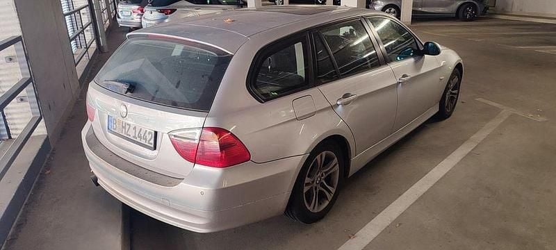 Gebraucht BMW 320 177 PS (130 kW) 2007 Silber Kombi